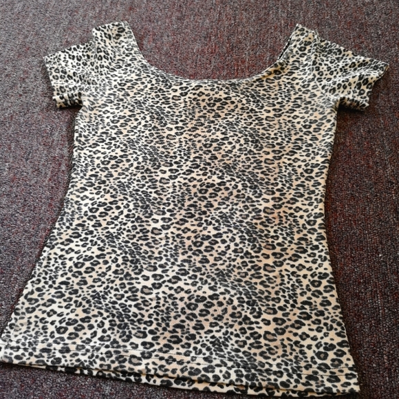 🔵 3/$30 Cheetah Print Women's Shirt - Picture 1 of 11